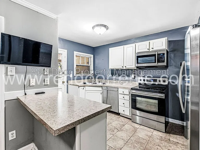 129 E 49th St — Photo 6