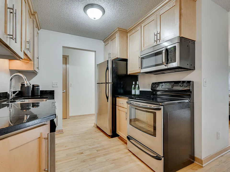 311 Kenwood Pkwy