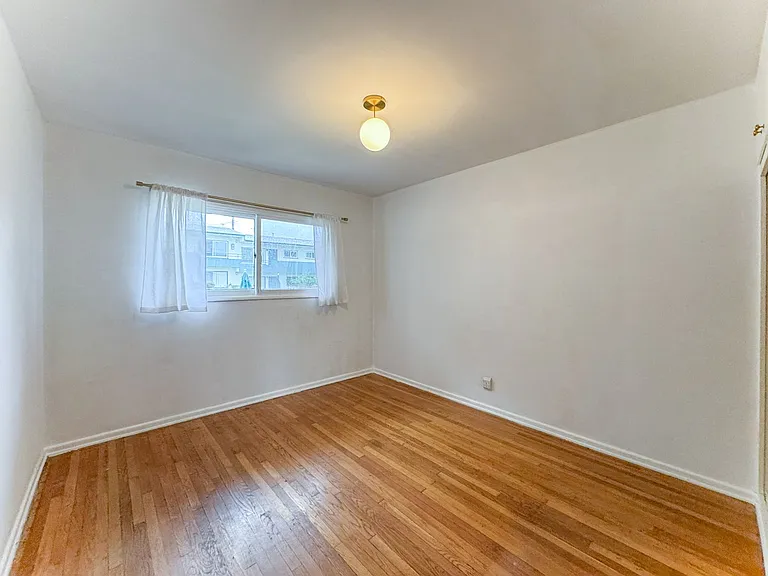 2033 Euclid St #6 — Photo 14
