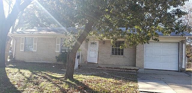 1st image of 402 Sweetbriar Dr