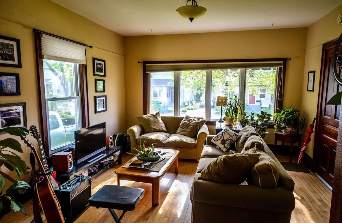 2 bed, 1300 sqft, $1,850 — Photo 2