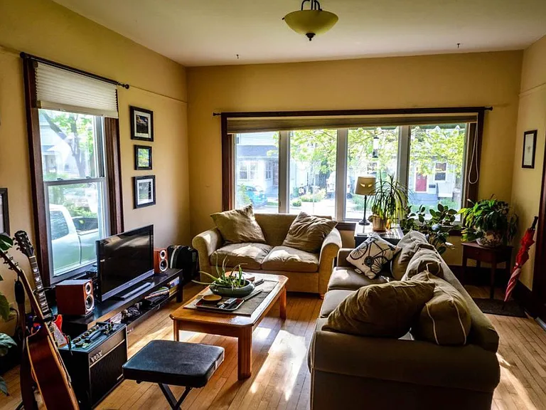 521 Maple Ave #1 — Photo 2