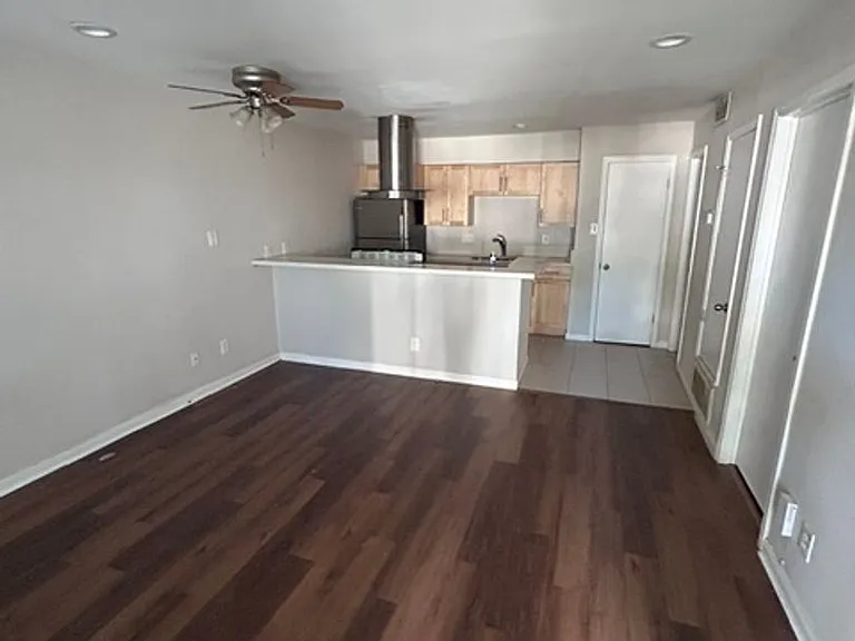 Southland Apartments — Photo 23