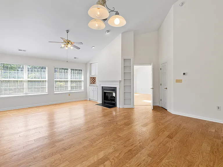 11318 Savannah Dr — Photo 5