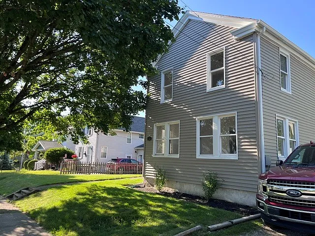 336 E North St #B — Photo 1
