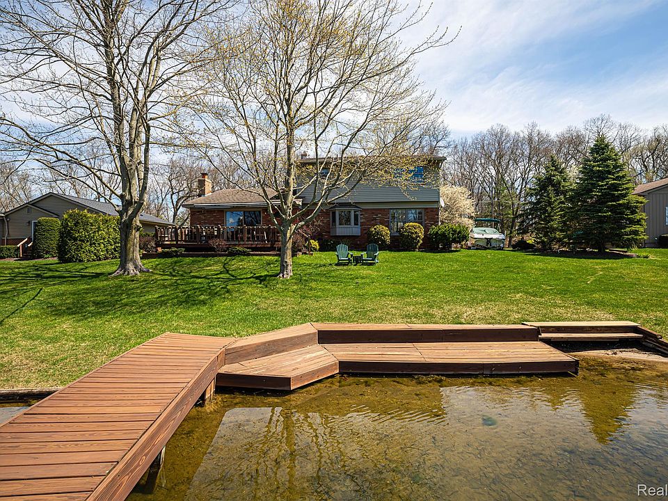 1st image of 822 Golden Shores Dr