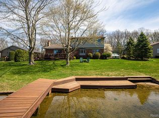 822 Golden Shores Dr, White Lake, MI