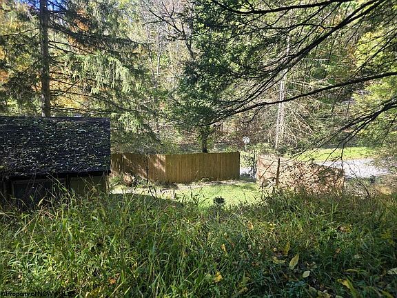 3rd image of 302 Harpertown Rd
