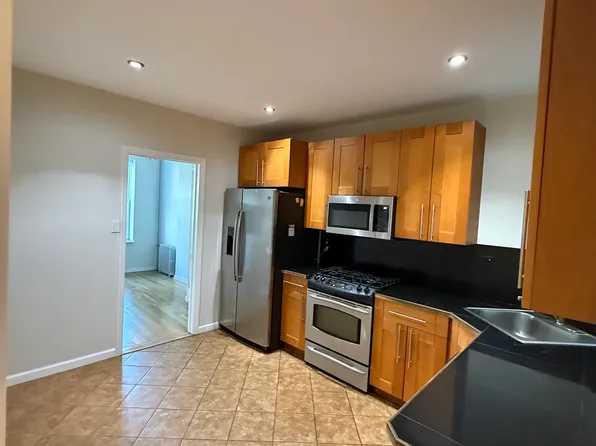 72-46 66th St #1, Ridgewood, NY 11385