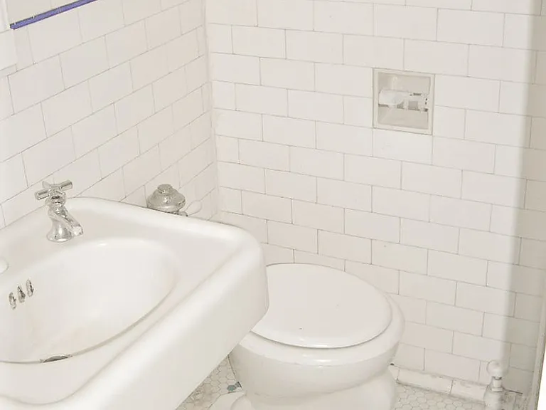 428-36 W. Surf — Photo 12