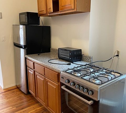 2nd image of 9 Stanton St #5A6