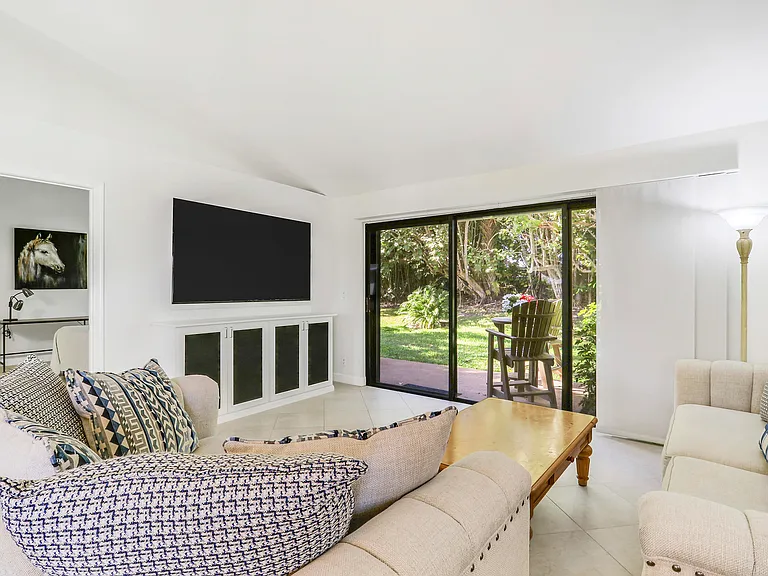 825 Club Dr — Photo 6