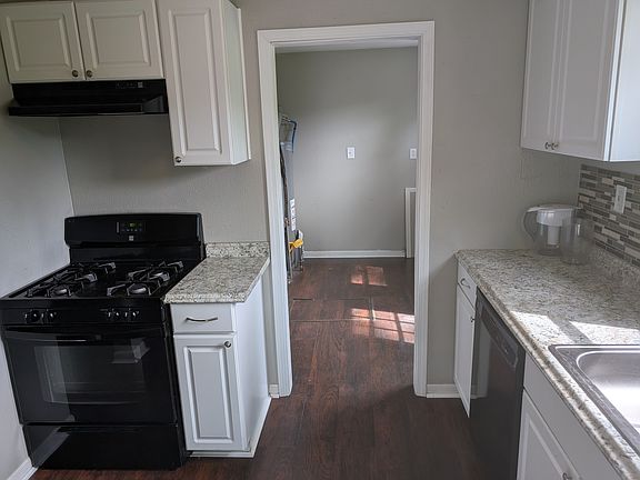 3rd image of 2054 N Berry St
