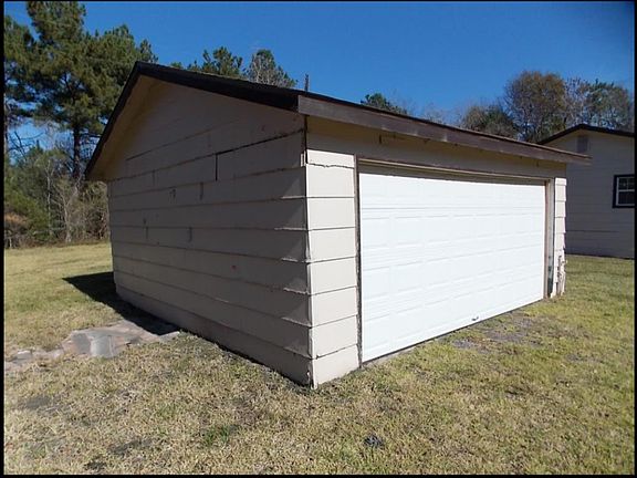 3rd image of 425 Woodlake Dr