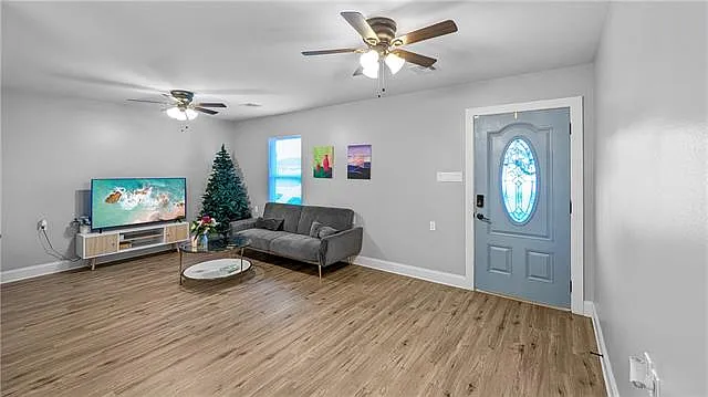 528 Grovewood Dr — Photo 4