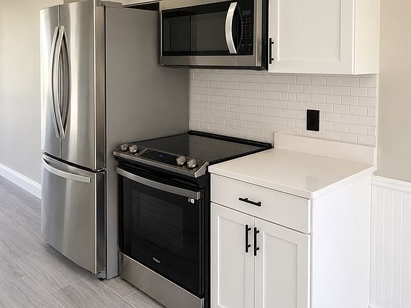 4th image of 8400 Annsbury Dr #6