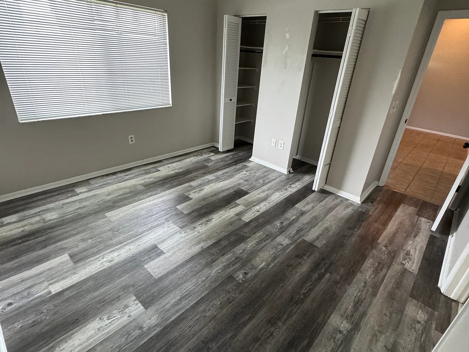 3270 Laurel Dale Dr — Photo 2