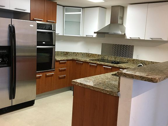 4th image of 170 SE 14th St #156