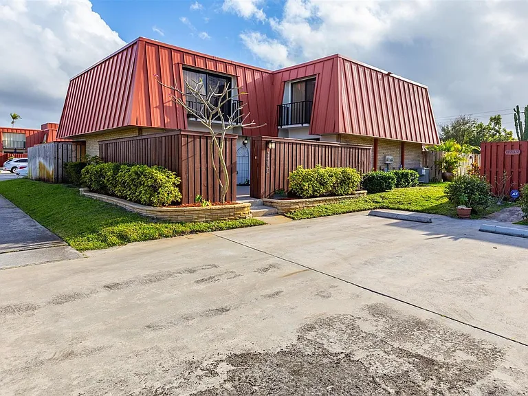 3229 Gardens East Dr #C — Photo 17