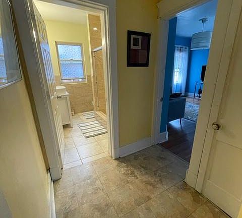 5th image of 826 Farragut St #2