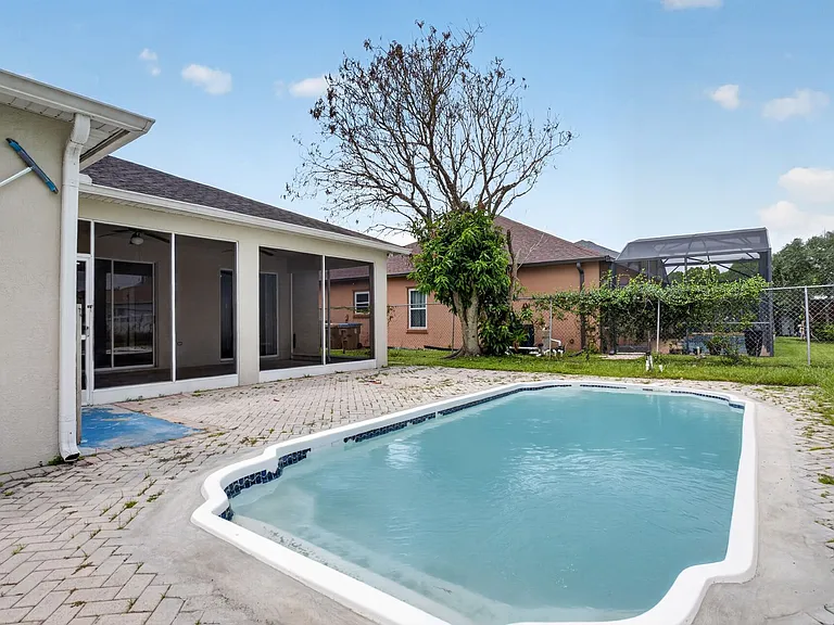 121 Aurelia Ct — Photo 47