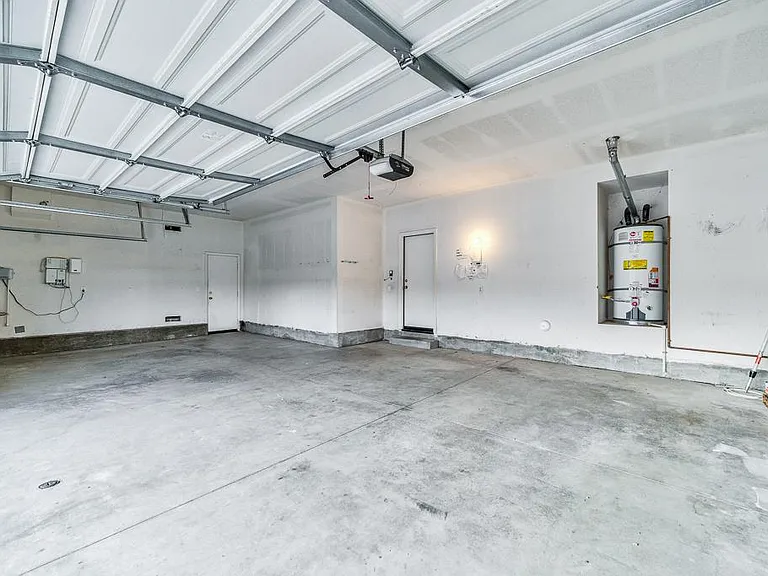 23764 Cloverleaf Way — Photo 31