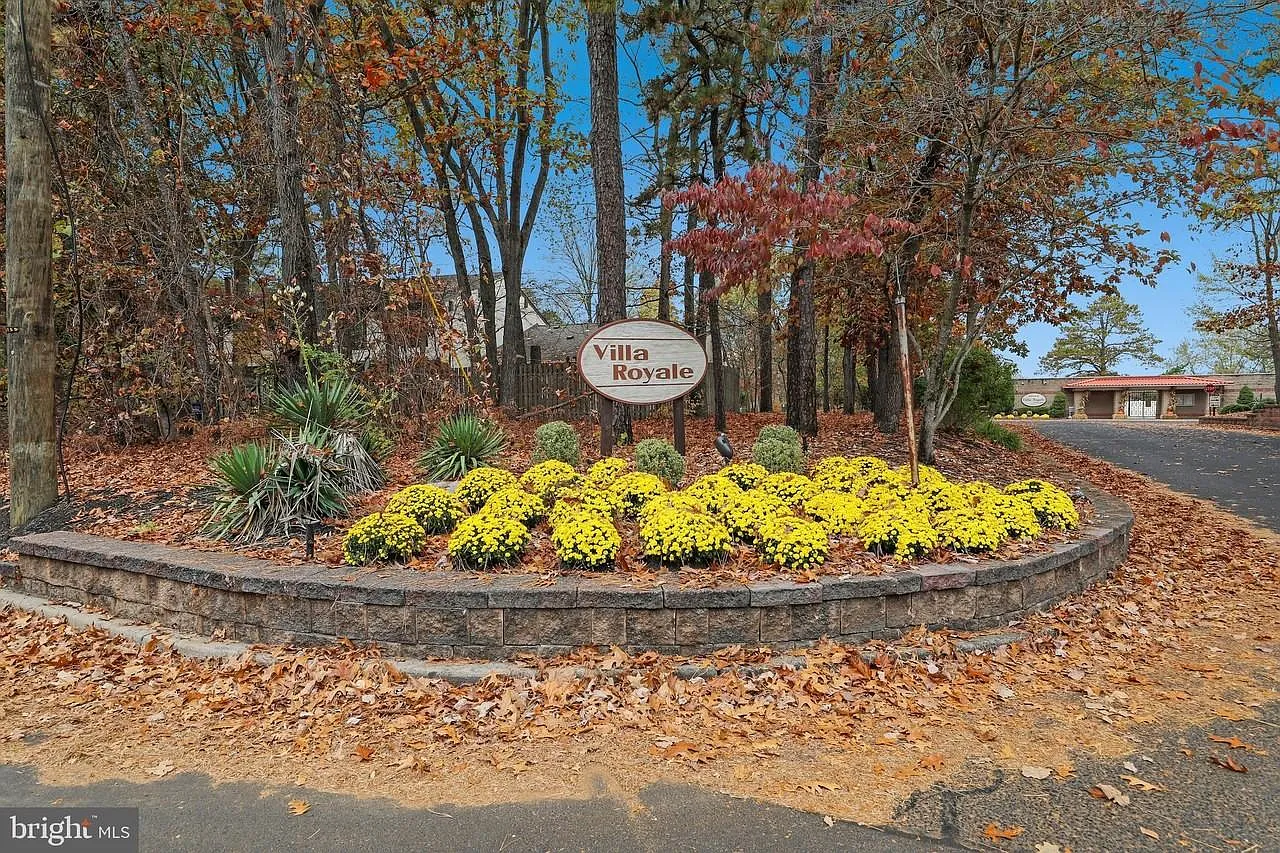 3 bed, 2.5 bath, 1816 sqft, $3,195 — Photo 2