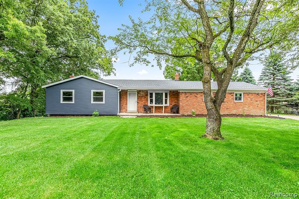 8537 Cedar Lake Rd, Pinckney, MI 48169 Zillow