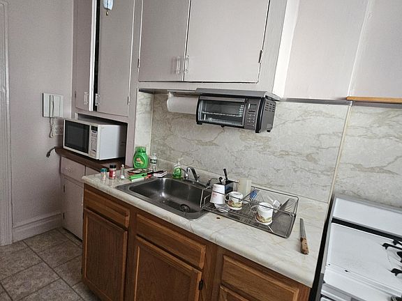 4th image of 2077 E 12th St APT D5