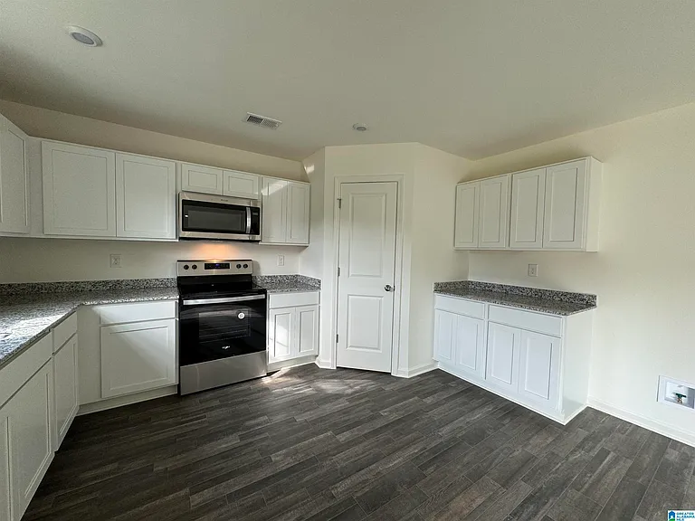 155 Orchid Ln — Photo 4