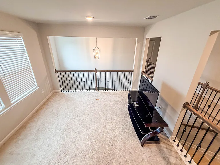 628 Sidney Ct — Photo 43