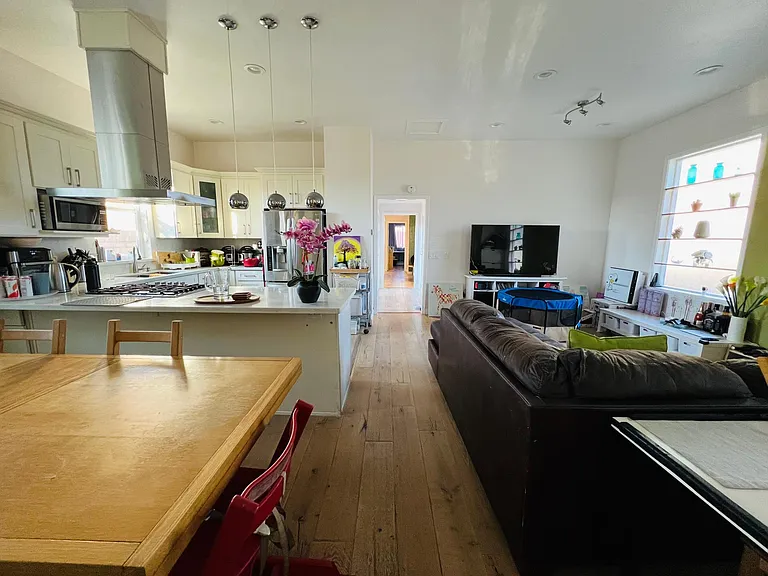 43578 Bryant St — Photo 4