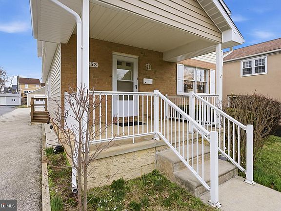 3rd image of 253 Saxer Ave