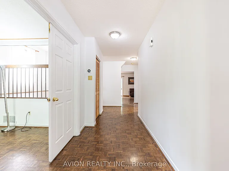241 Weldrick Rd W — Photo 3