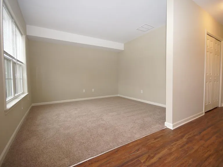 307 S Parkway Dr — Photo 5