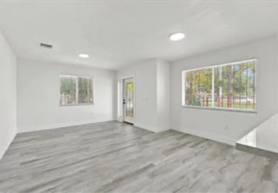3 bed, 1200 sqft, $3,195 — Photo 2