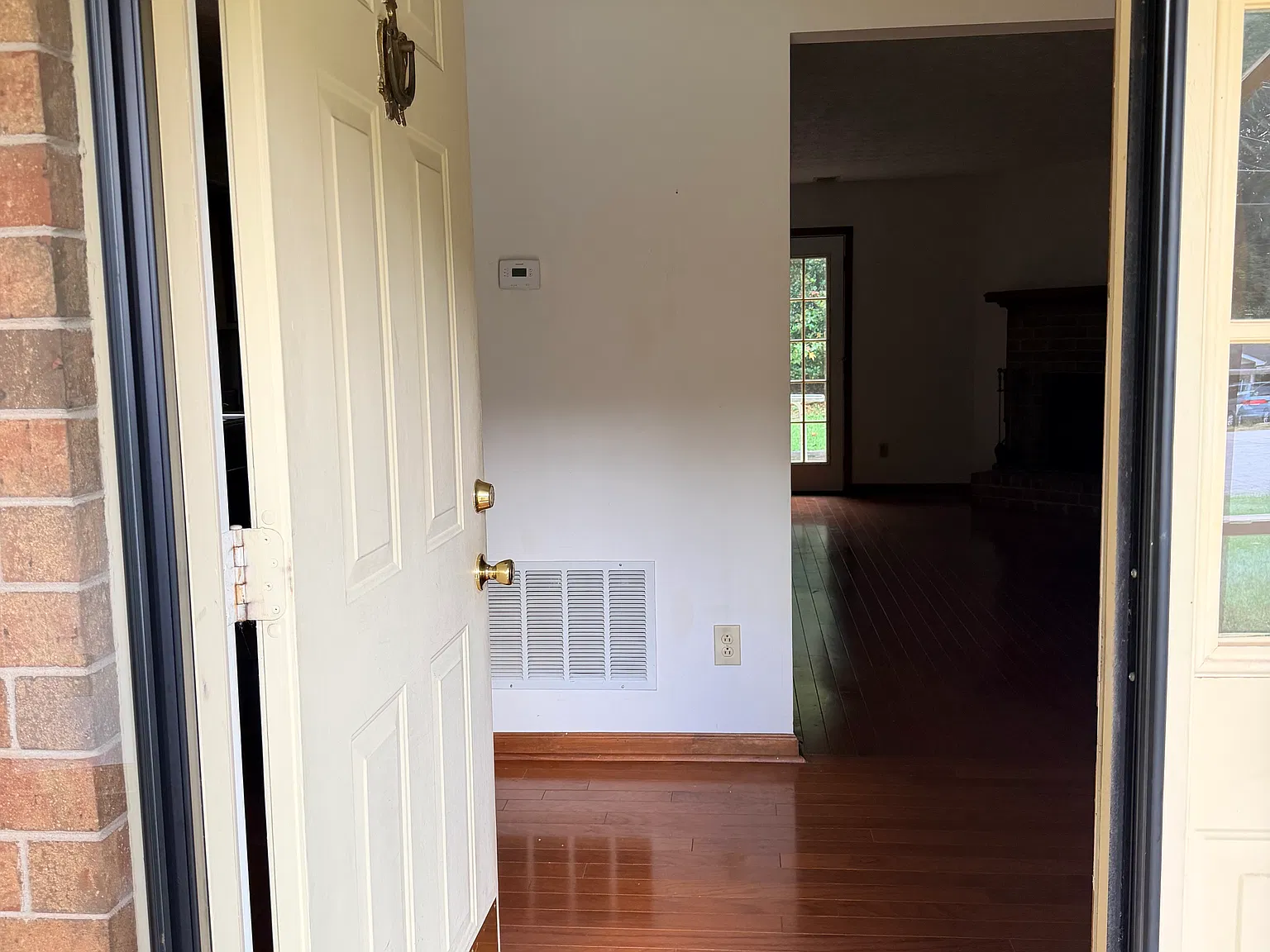 3 bed, 2.5 bath, 1300 sqft, $1,700 — Photo 2
