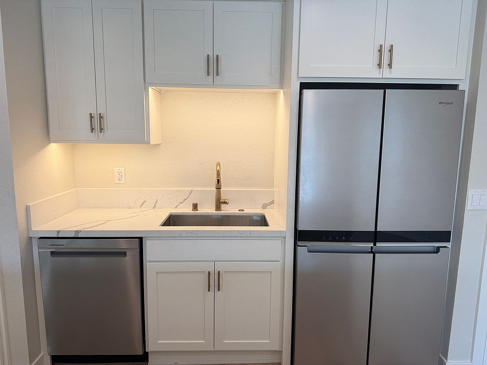 Chef's kitchen with brand new, high-end appliances and custom cabinets