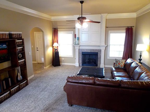 Living Room, Photo 1