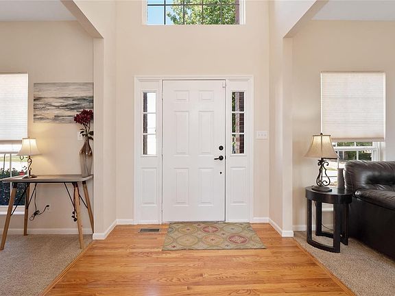 5th image of 739 Bellerive Manor Dr