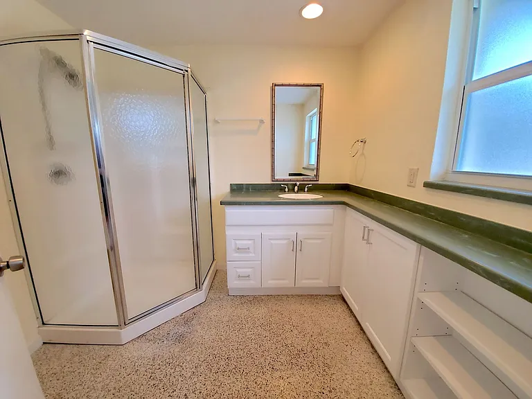 3513 S School Ave — Photo 18