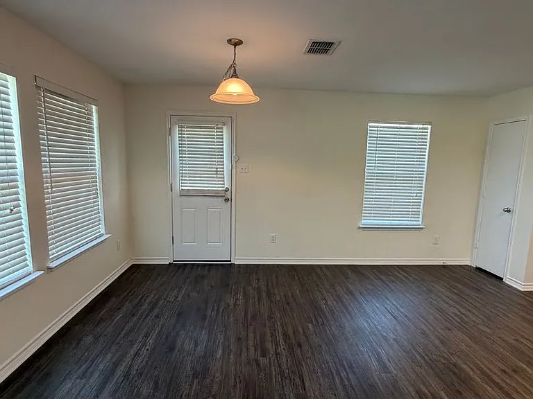 300 Stanford Dr — Photo 8