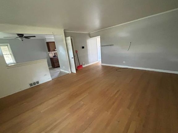 4th image of 14301 Kimbark Ave