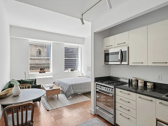 2nd image of 20 Exchange Pl APT 1701