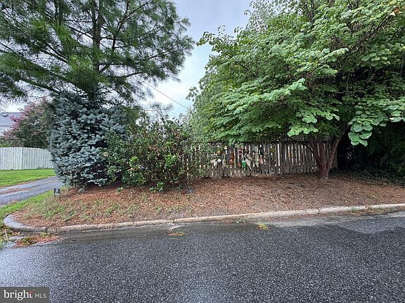 4th image of 309 Melfield Ave