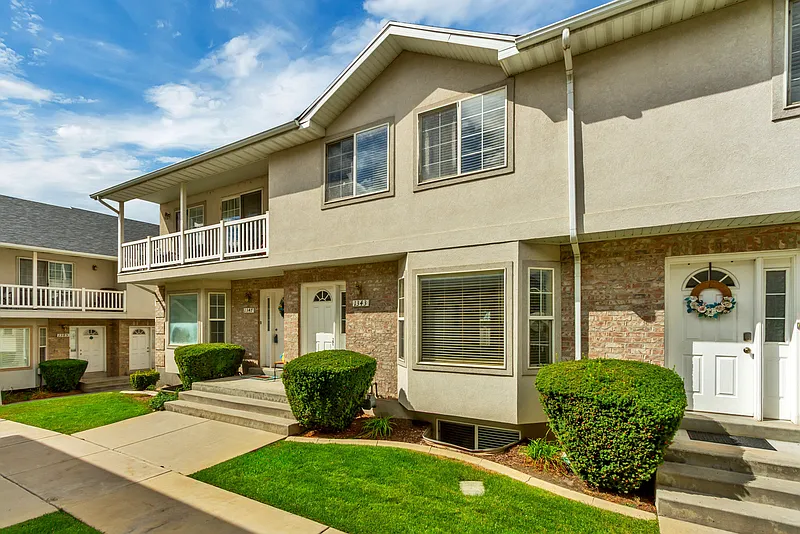 4 bed, 3.5 bath, 2370 sqft, $2,150 — Photo 4