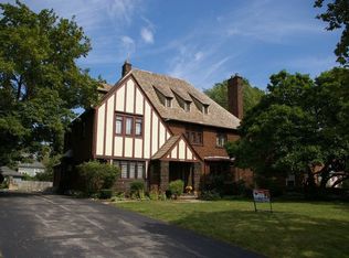 3205 Van Aken Blvd, Shaker Heights, OH