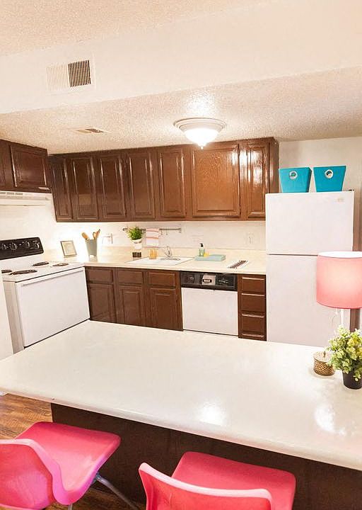 Casa 39 Apartments kitchen area with decor