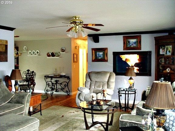 2nd image of 1654 SE Ivy Dr