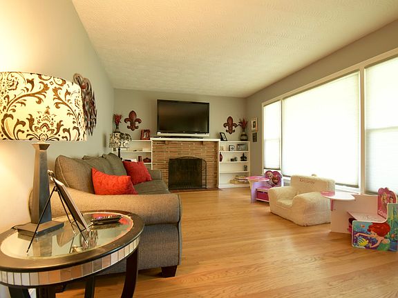 3rd image of 2024 Floradora Dr